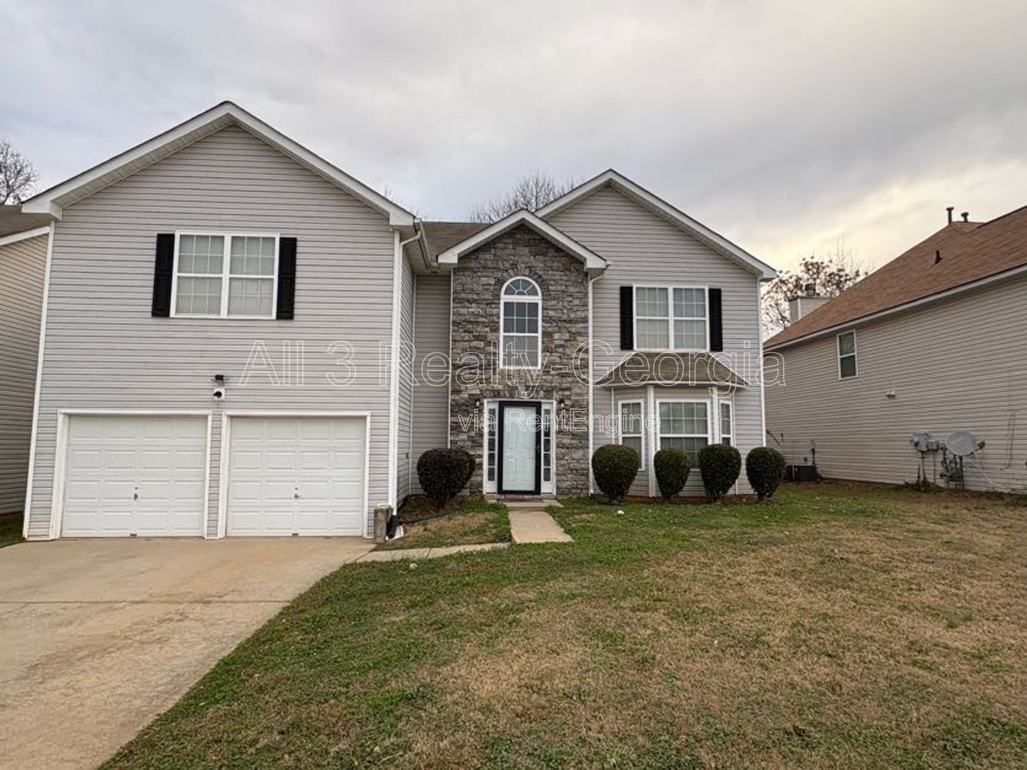 Welcome to this charming 4-bedroom, 2-bathroom home located in the desirable Hampton, GA. T property image