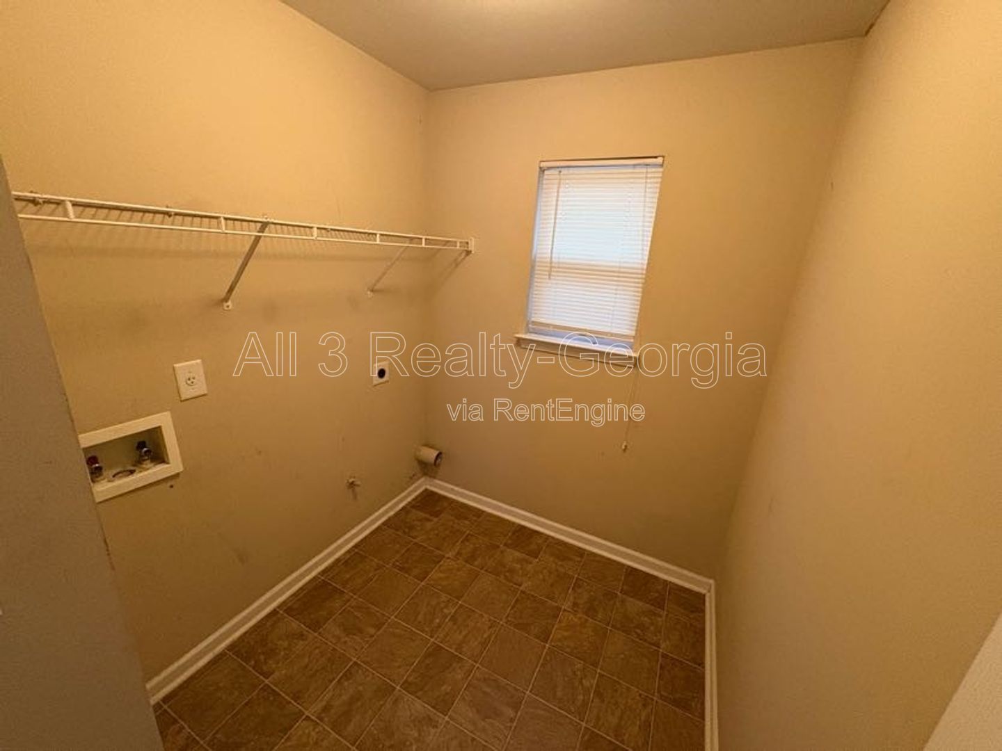 Welcome to this charming 4-bedroom, 2-bathroom home located in the desirable Hampton, GA. T property image