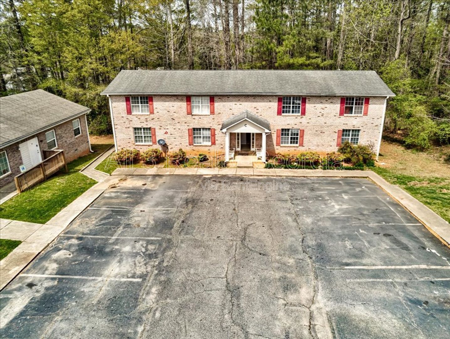 Welcome to 111 Burke Street – A Hidden Gem in Stockbridge! property image