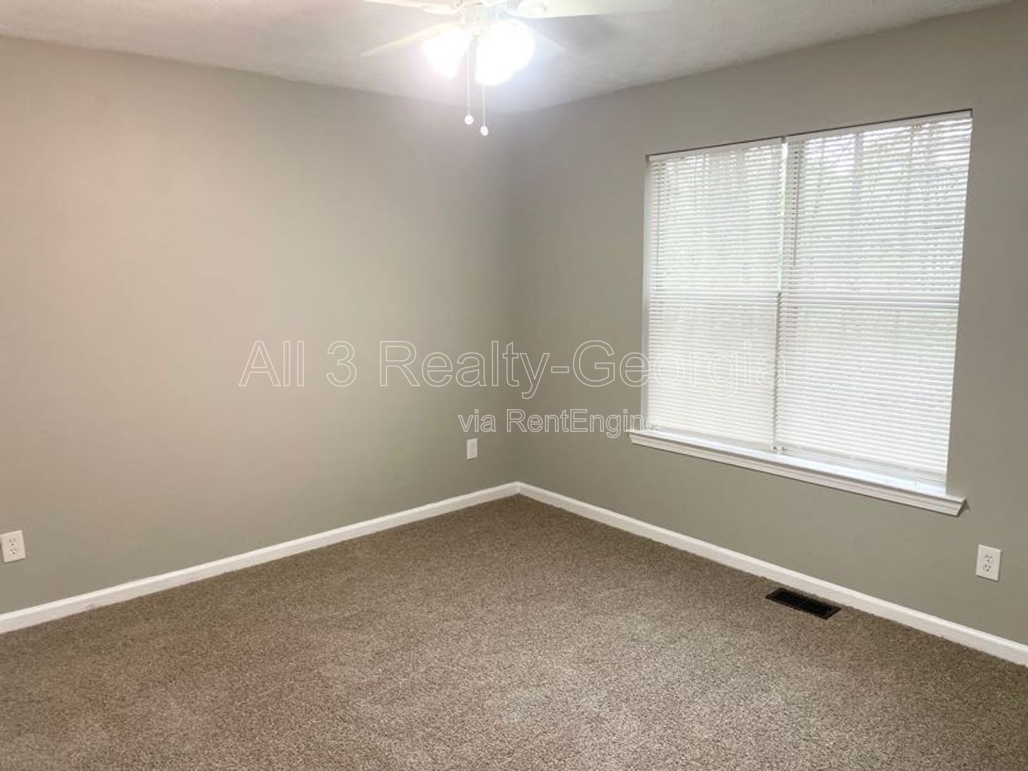 Welcome to 111 Burke Street – A Hidden Gem in Stockbridge! property image