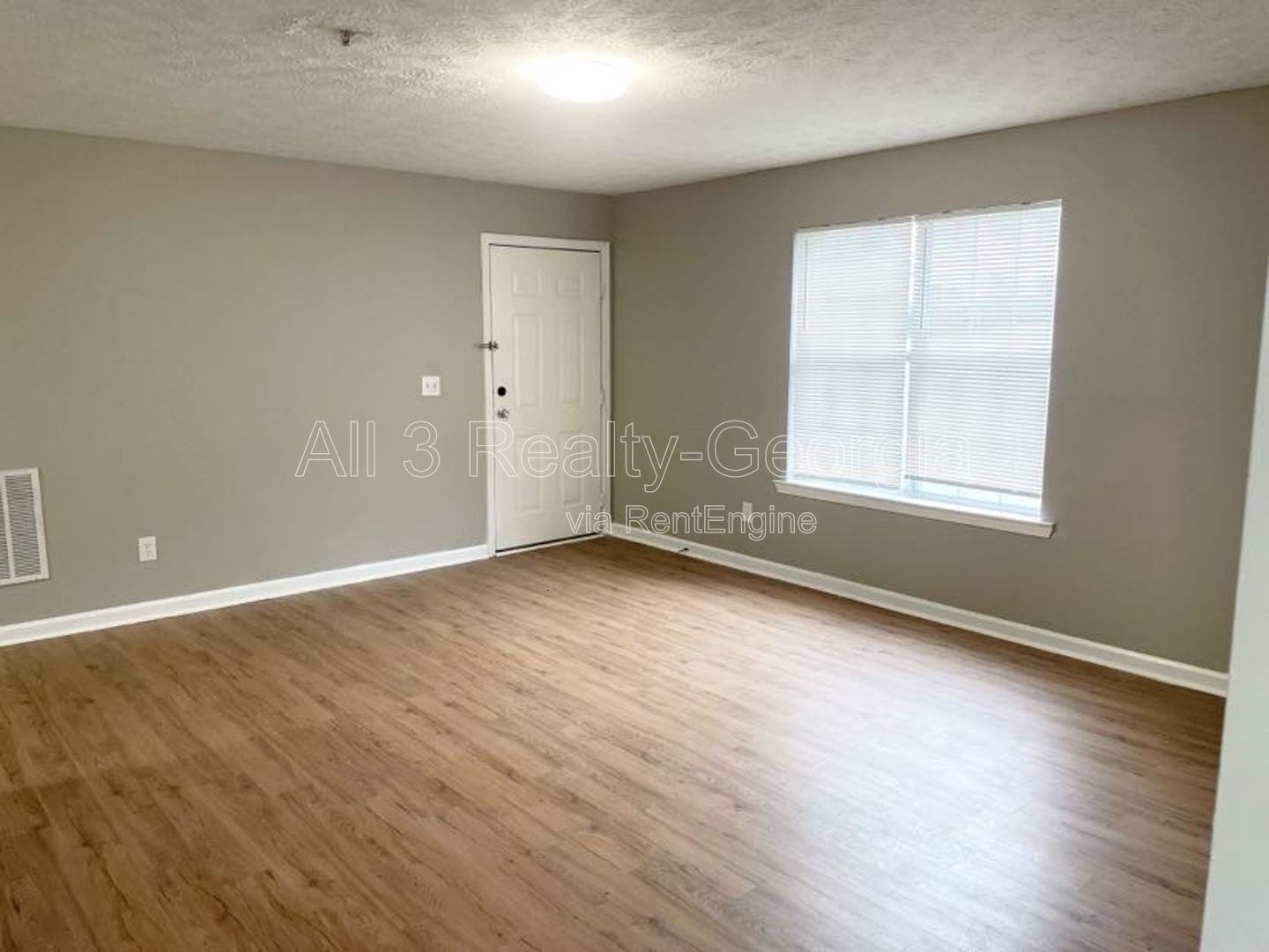 Welcome to 111 Burke Street – A Hidden Gem in Stockbridge! property image