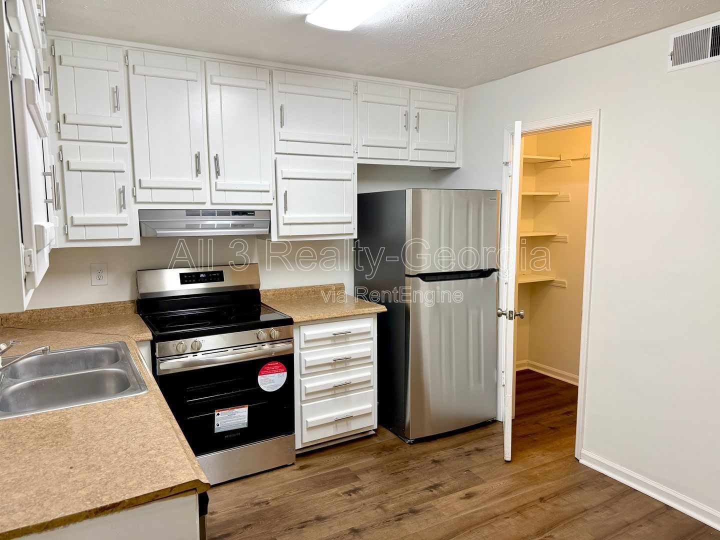 FIRST MONTHS FREE! property image