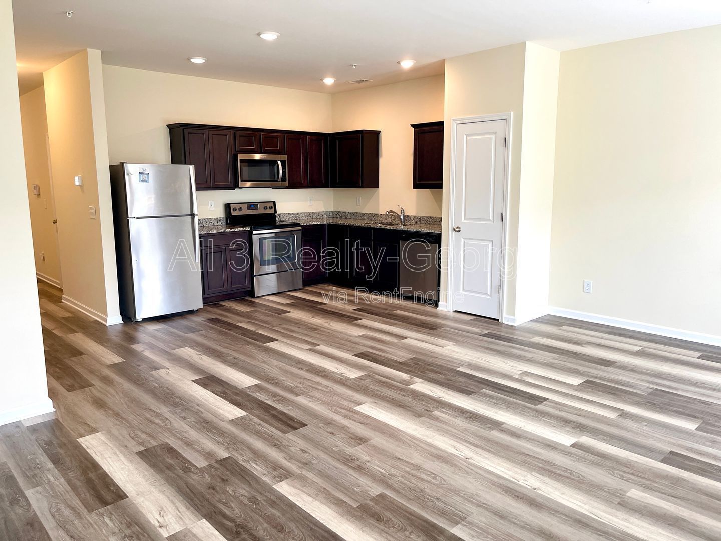 Introducing our charming townhouse located in Hampton, GA, featuring 3 bedrooms and 2.5 bathrooms. property image