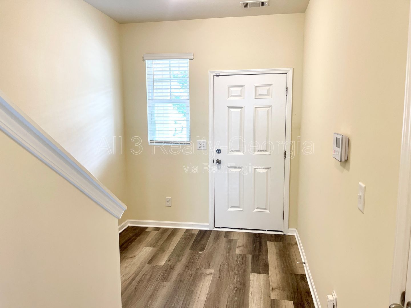 Introducing our charming townhouse located in Hampton, GA, featuring 3 bedrooms and 2.5 bathrooms. property image