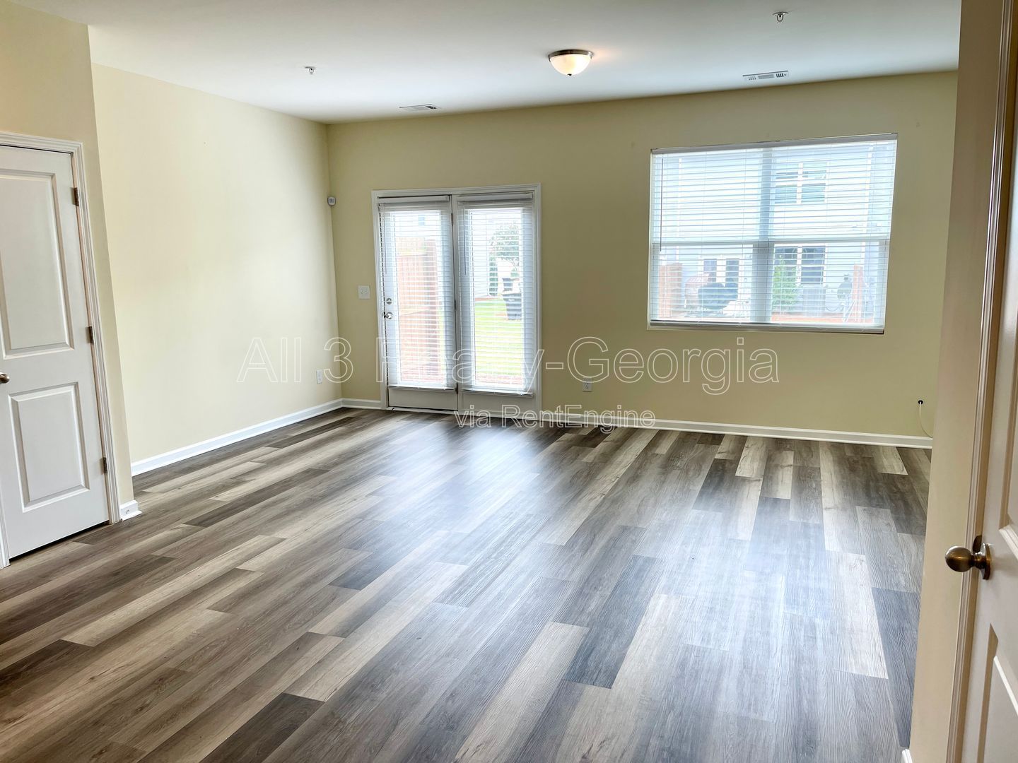 Introducing our charming townhouse located in Hampton, GA, featuring 3 bedrooms and 2.5 bathrooms. property image