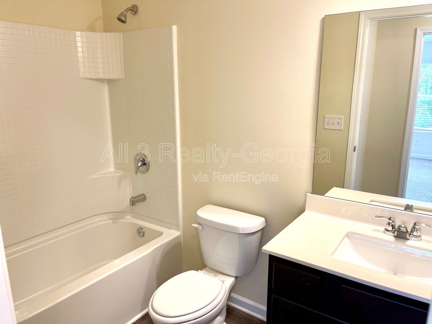 Introducing our charming townhouse located in Hampton, GA, featuring 3 bedrooms and 2.5 bathrooms. property image