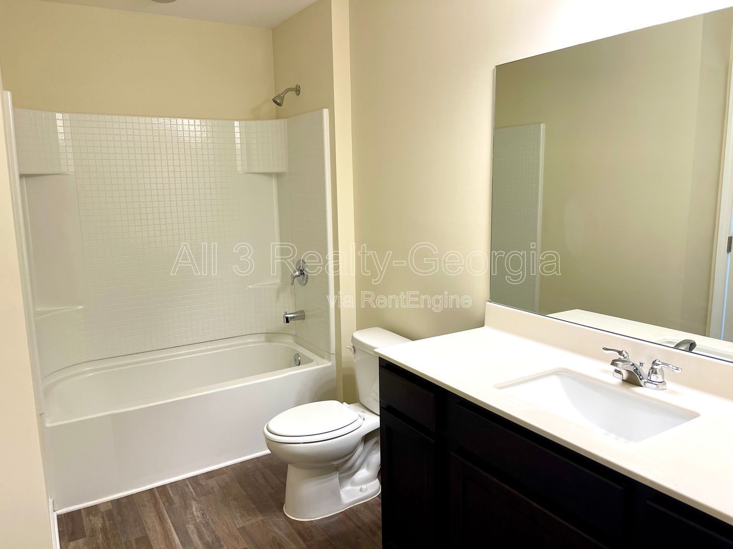 Introducing our charming townhouse located in Hampton, GA, featuring 3 bedrooms and 2.5 bathrooms. property image