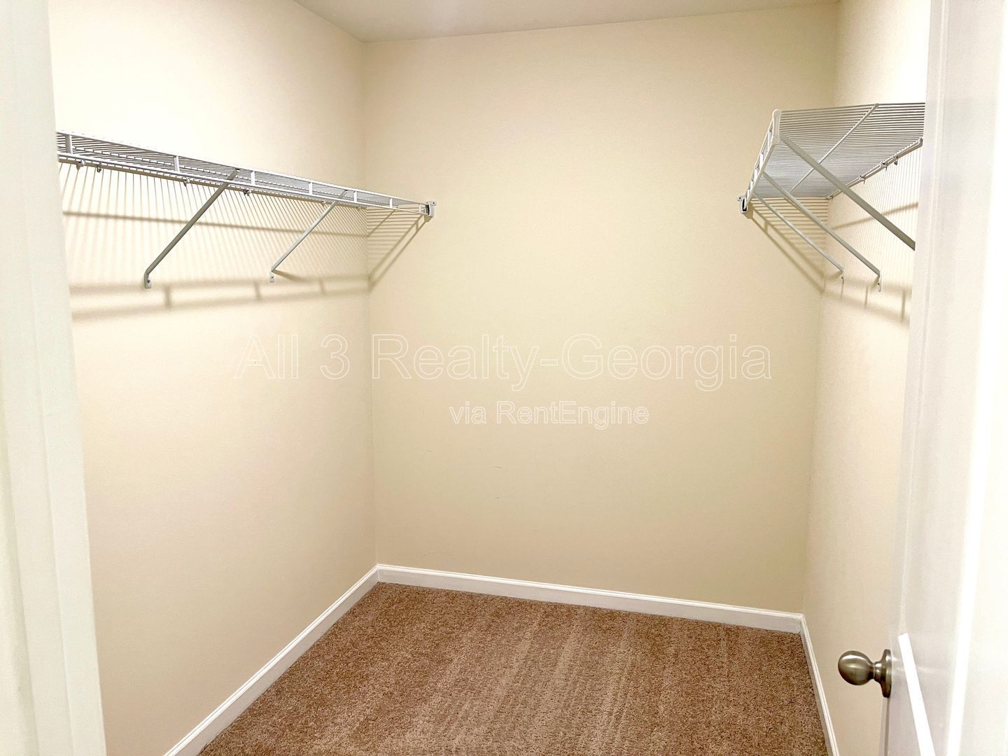 Introducing our charming townhouse located in Hampton, GA, featuring 3 bedrooms and 2.5 bathrooms. property image