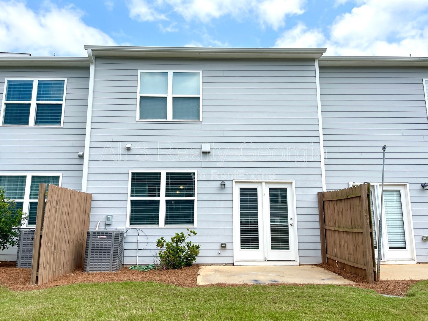 Introducing our charming townhouse located in Hampton, GA, featuring 3 bedrooms and 2.5 bathrooms. property image