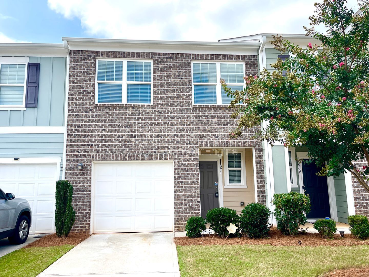 Introducing our charming townhouse located in Hampton, GA, featuring 3 bedrooms and 2.5 bathrooms. property image