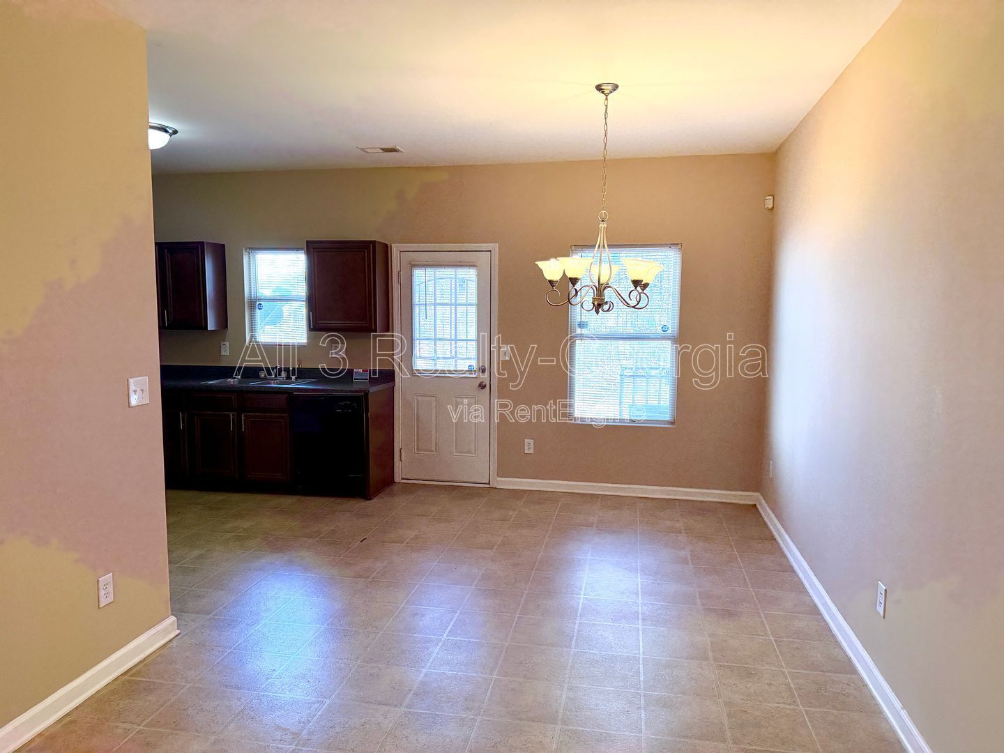 Welcome to this stunning 3-bedroom, 2.5-bathroom home located in the vibrant community of Lithonia, GA. property image