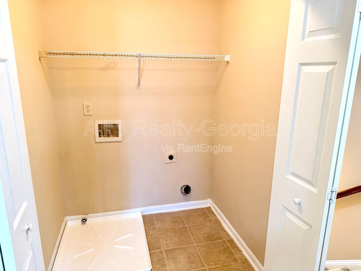 Welcome to this stunning 3-bedroom, 2.5-bathroom home located in the vibrant community of Lithonia, GA. property image