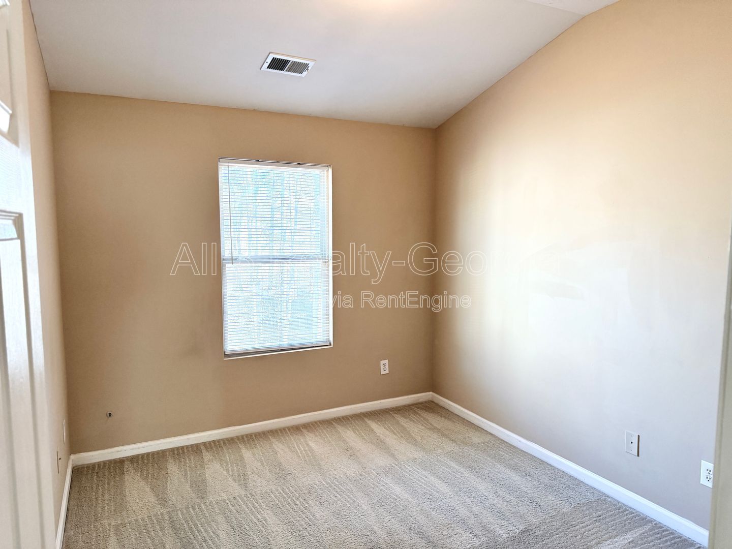 Welcome to this stunning 3-bedroom, 2.5-bathroom home located in the vibrant community of Lithonia, GA. property image