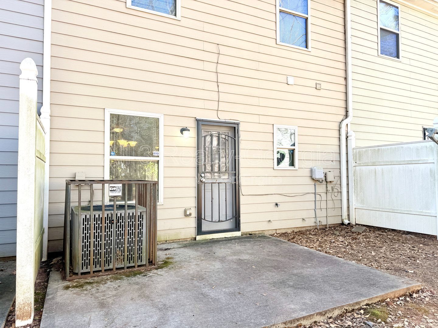 Welcome to this stunning 3-bedroom, 2.5-bathroom home located in the vibrant community of Lithonia, GA. property image