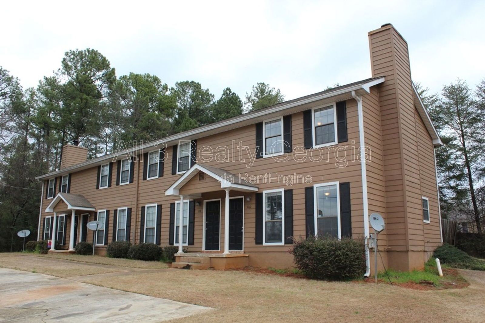 Welcome to this stylish and contemporary 2-bedroom, 1.5-bathroom corner townhome in Stockbridge! property image