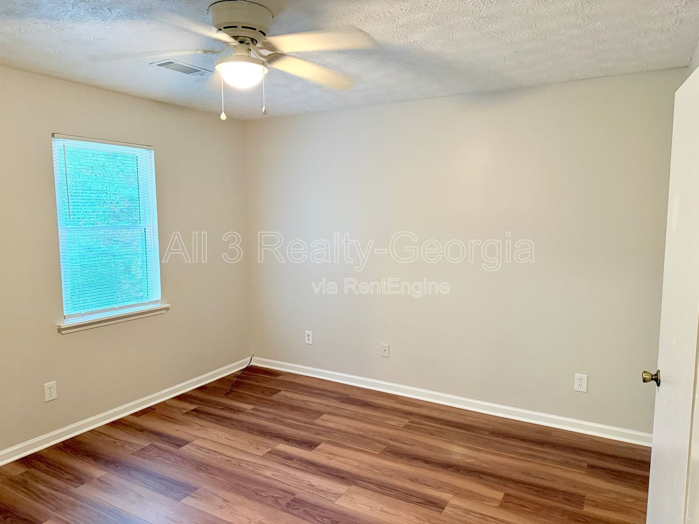 Welcome to this stylish and contemporary 2-bedroom, 1.5-bathroom corner townhome in Stockbridge! property image