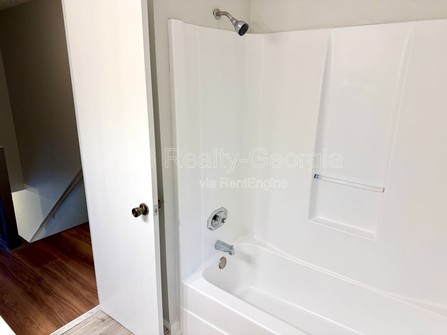 Welcome to this stylish and contemporary 2-bedroom, 1.5-bathroom corner townhome in Stockbridge! property image