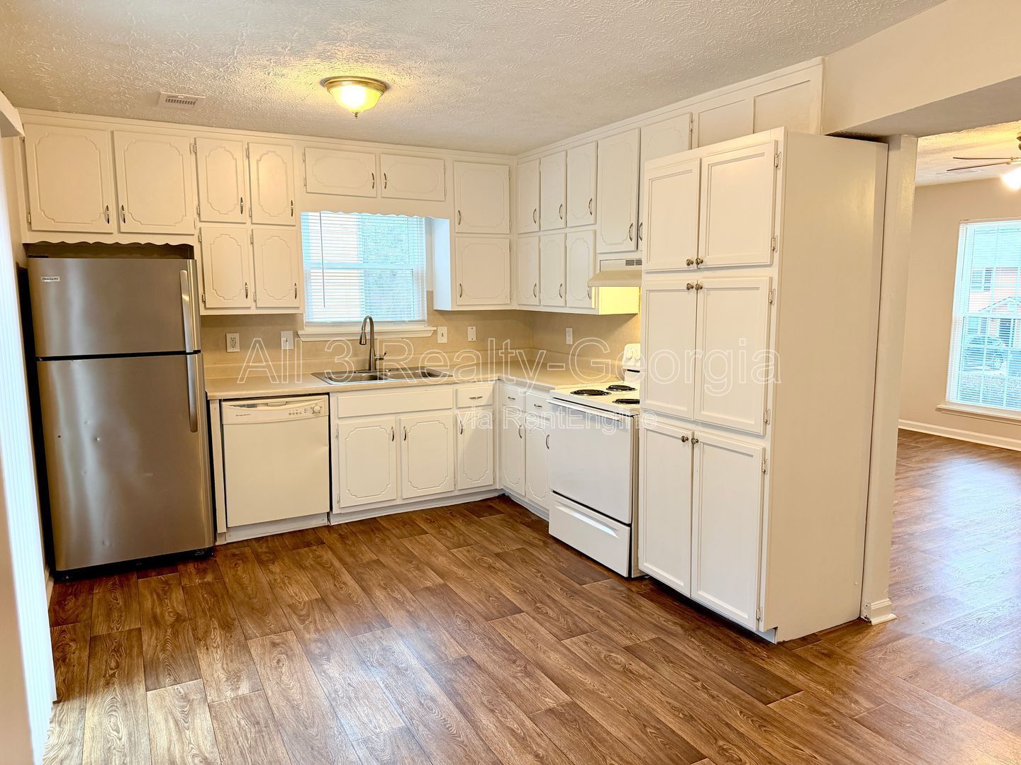 Welcome to this stylish and contemporary 2-bedroom, 1.5-bathroom corner townhome in Stockbridge! property image