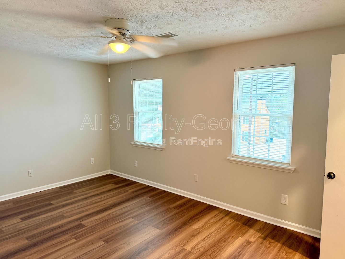 Welcome to this stylish and contemporary 2-bedroom, 1.5-bathroom corner townhome in Stockbridge! property image