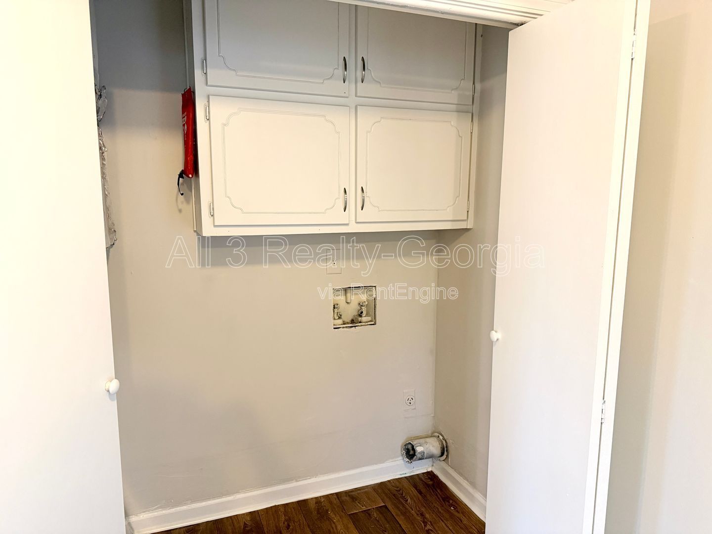 Welcome to this stylish and contemporary 2-bedroom, 1.5-bathroom corner townhome in Stockbridge! property image