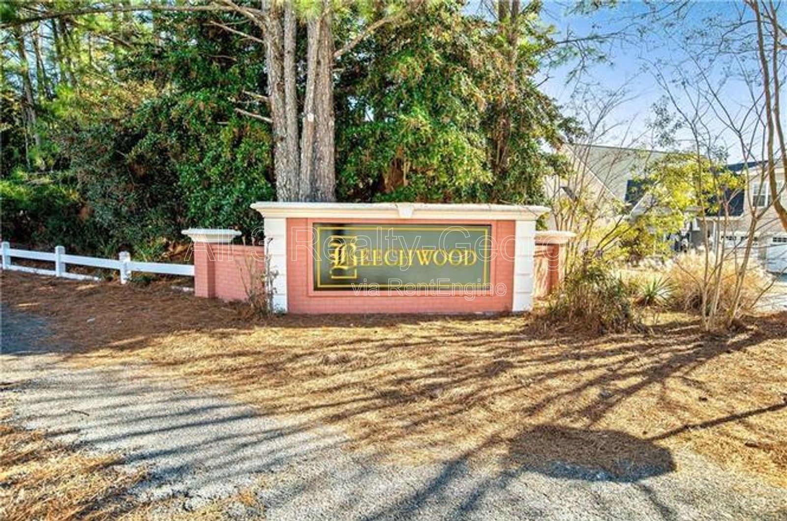 Welcome to this beautiful 4-bedroom, 3-bathroom home located in the charming Peachtree City, GA. property image