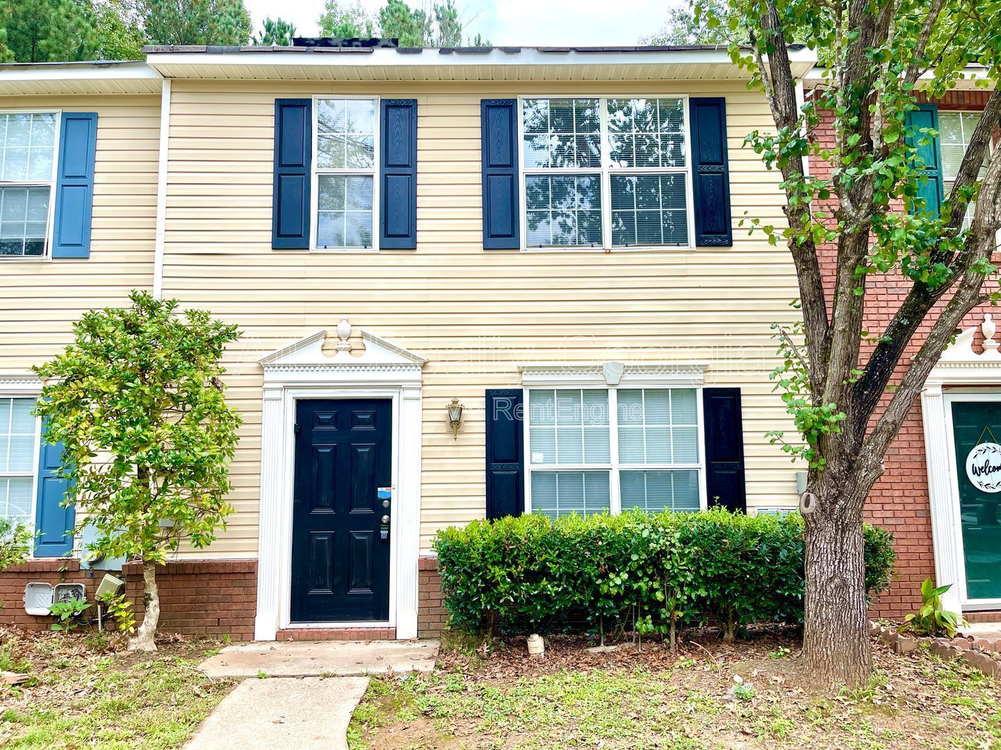 Welcome to this charming 3-bedroom, 2.5-bathroom townhouse located in the vibrant community of Lithonia, GA. property image