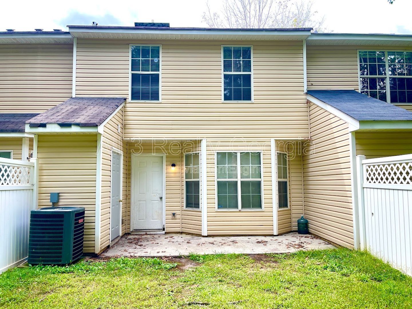 Welcome to this charming 3-bedroom, 2.5-bathroom townhouse located in the vibrant community of Lithonia, GA. property image