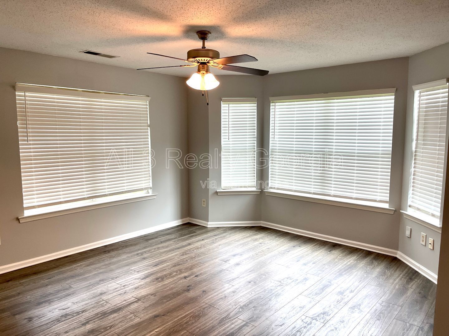 Welcome to this stunning 2-bedroom, 2.5 bathroom corner townhome located in the vibrant city of Atlanta, GA. property image