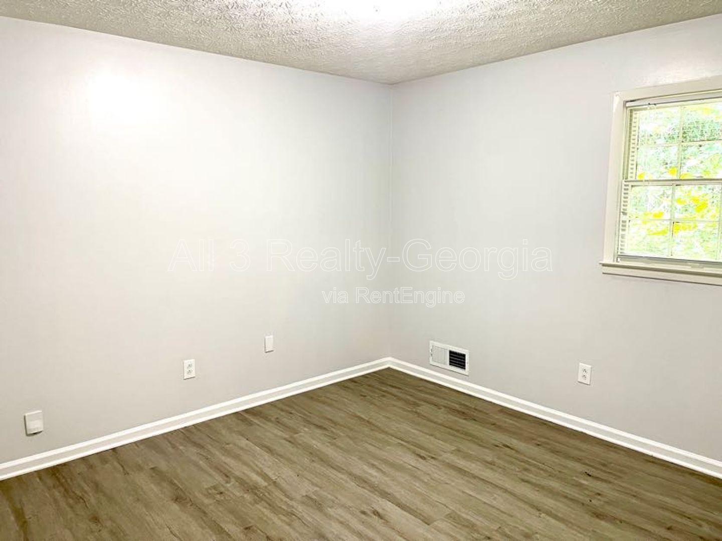 Welcome to this delightful 2-bedroom, 1-bathroom home in the charming city of McDonough, GA. LAWN INCLUDED! property image