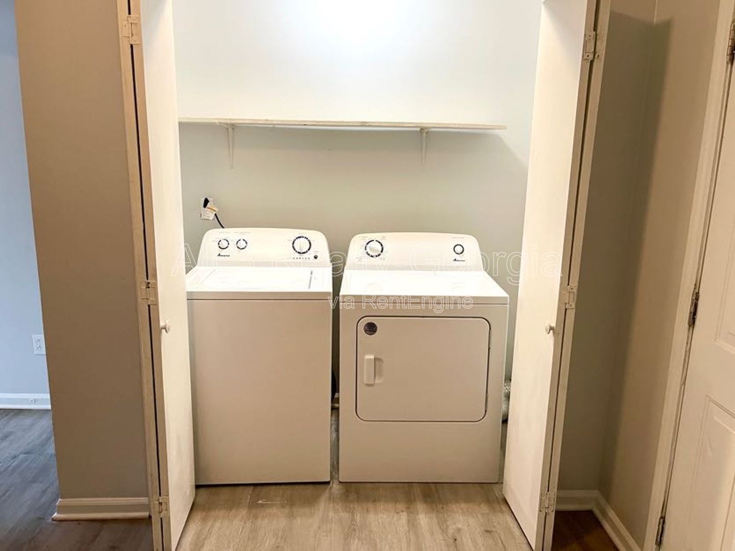 Welcome to this delightful 2-bedroom, 1-bathroom home in the charming city of McDonough, GA. LAWN INCLUDED! property image