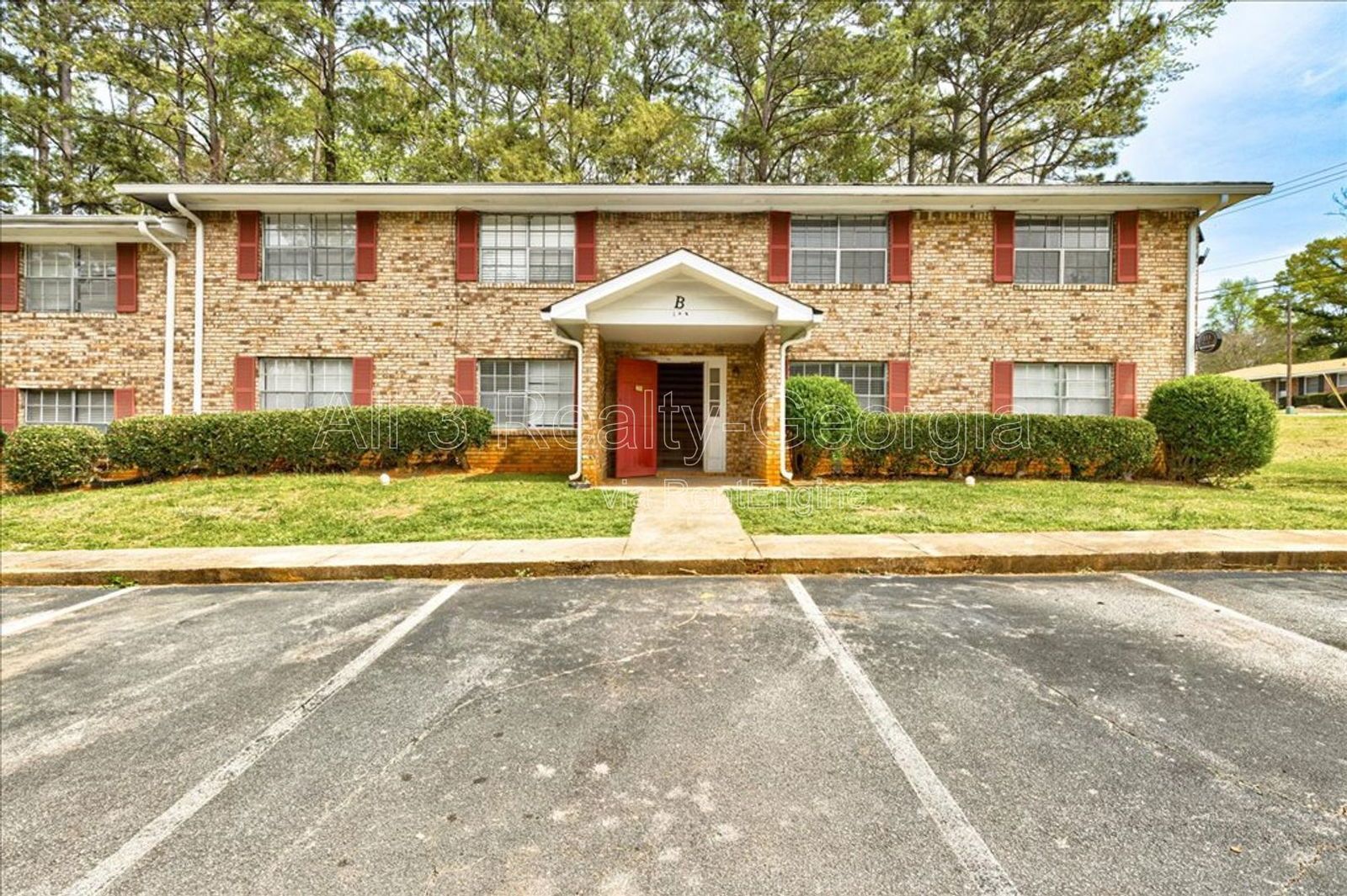 Welcome to this charming 2-bedroom, 1-bathroom home located in the vibrant community of Stockbridge, GA. Unit B-4 property image