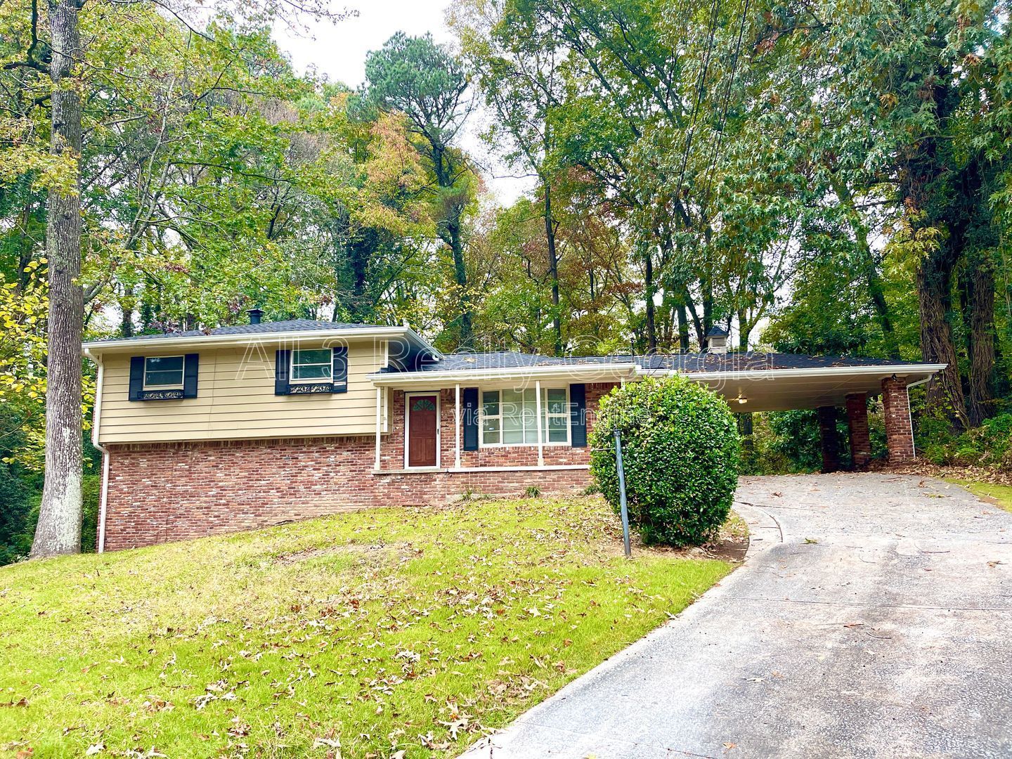 HALF OFF FIRST MONTH move-in on or before February 15t. Welcome to this stunning 4-bedroom, 2.5-bathroom home located in the vibrant community of College Park, GA. property image