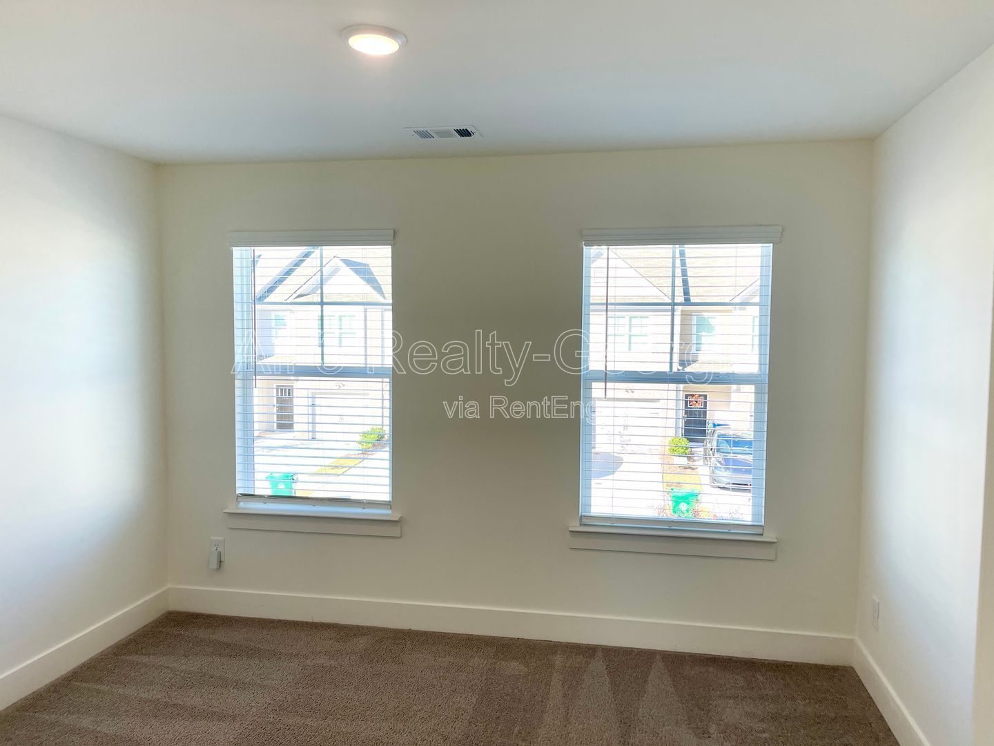 Welcome to this charming 3-bedroom, 2.5-bathroom home located in the vibrant community of Lithonia, GA. property image