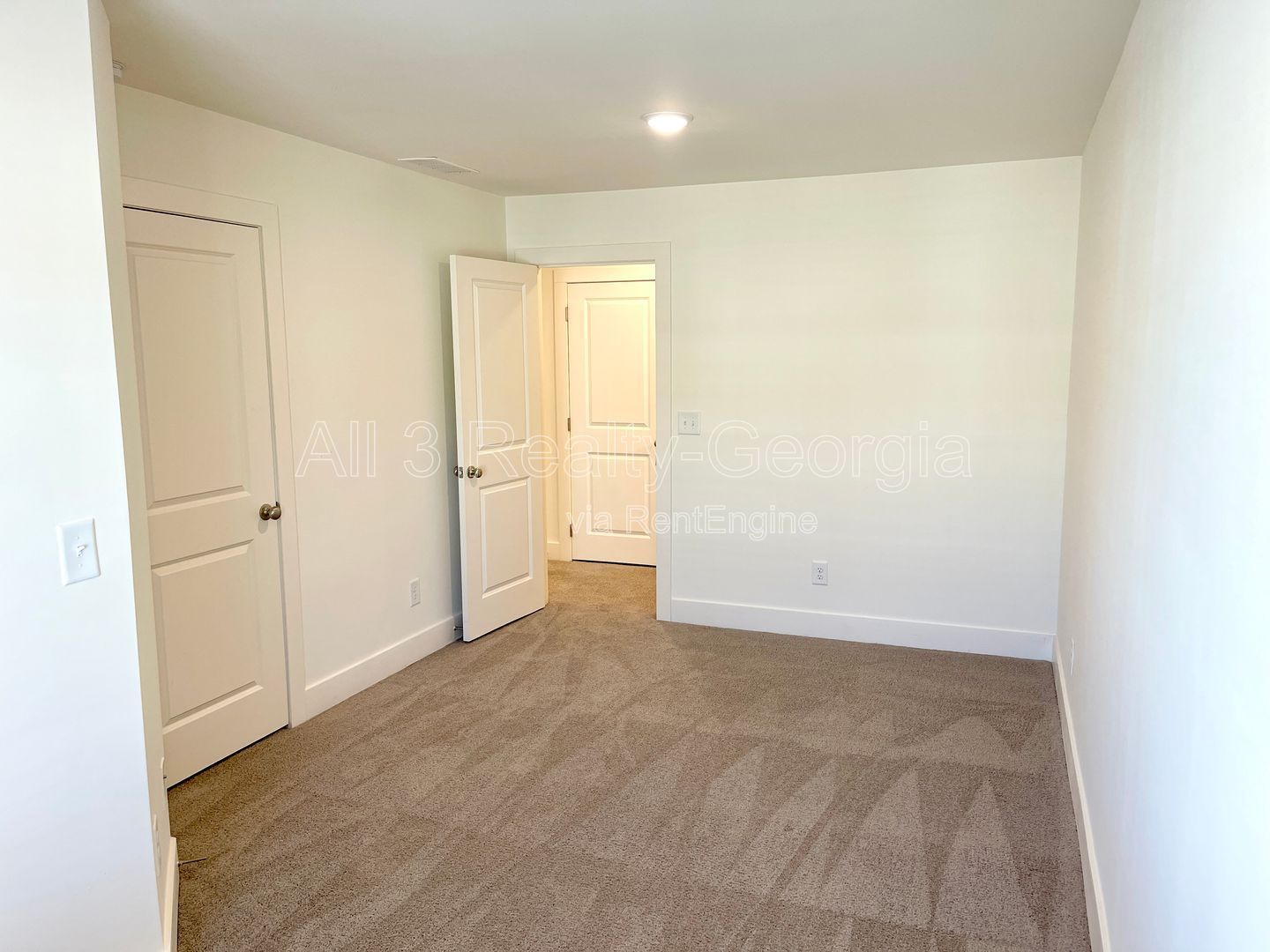 Welcome to this charming 3-bedroom, 2.5-bathroom home located in the vibrant community of Lithonia, GA. property image