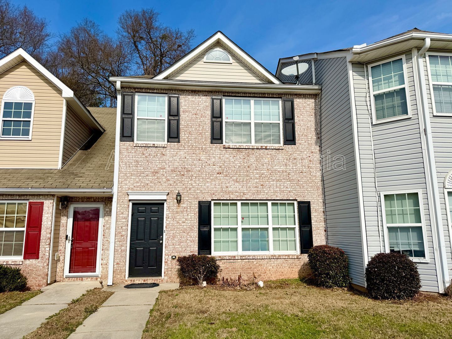 Welcome to this stunning 3-bedroom, 2.5-bathroom home located in the vibrant Union City, GA. property image