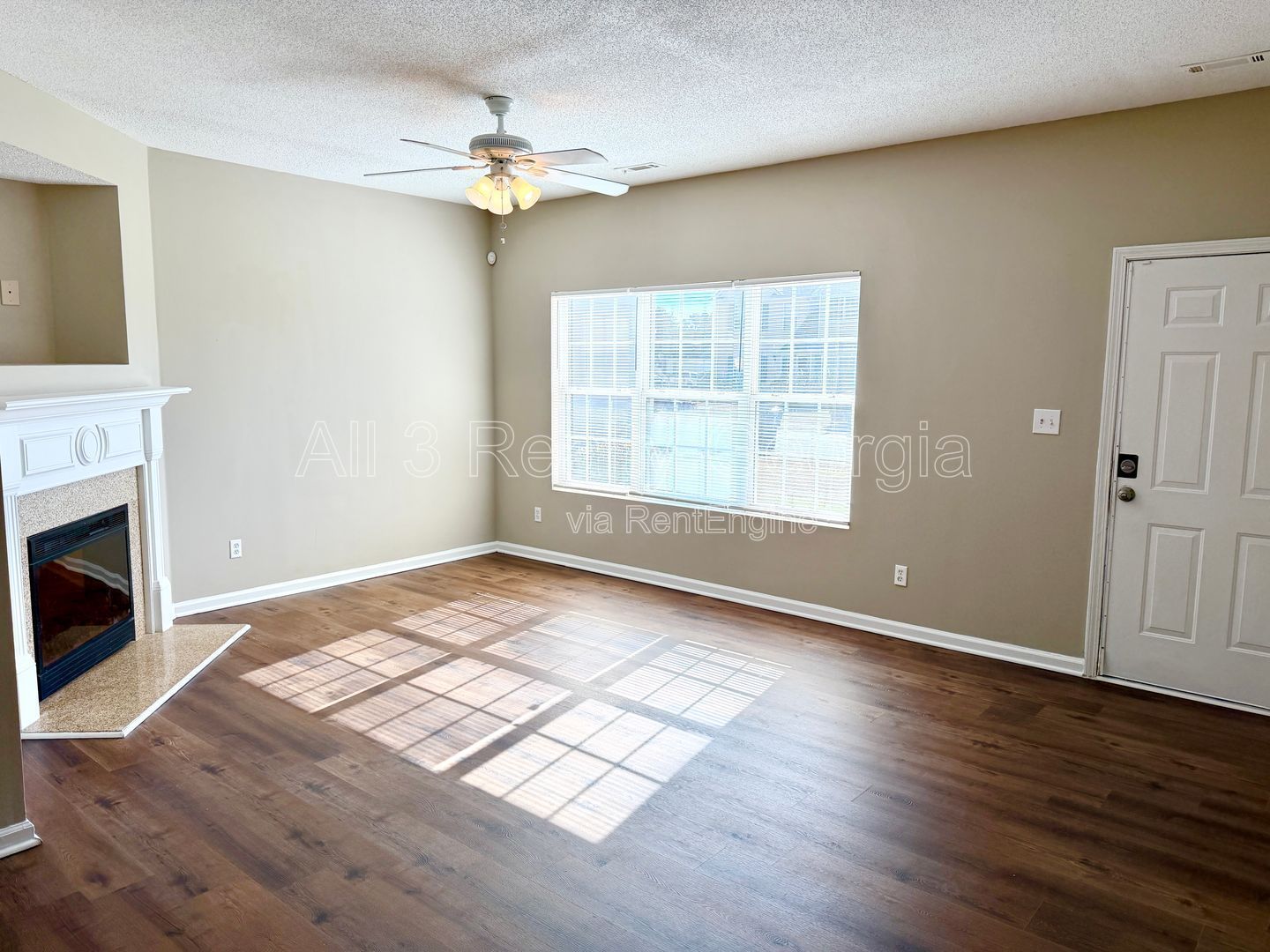 Welcome to this stunning 3-bedroom, 2.5-bathroom home located in the vibrant Union City, GA. property image