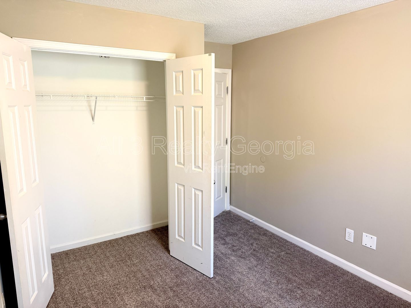 Welcome to this stunning 3-bedroom, 2.5-bathroom home located in the vibrant Union City, GA. property image