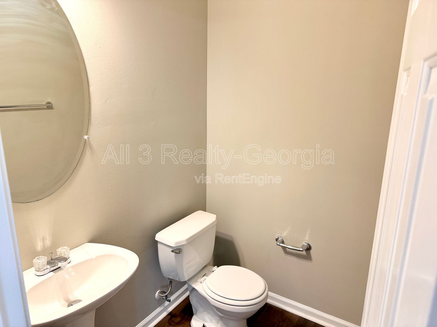 Welcome to this stunning 3-bedroom, 2.5-bathroom home located in the vibrant Union City, GA. property image
