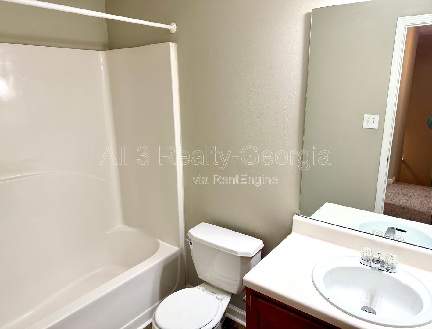 Welcome to this stunning 3-bedroom, 2.5-bathroom home located in the vibrant Union City, GA. property image