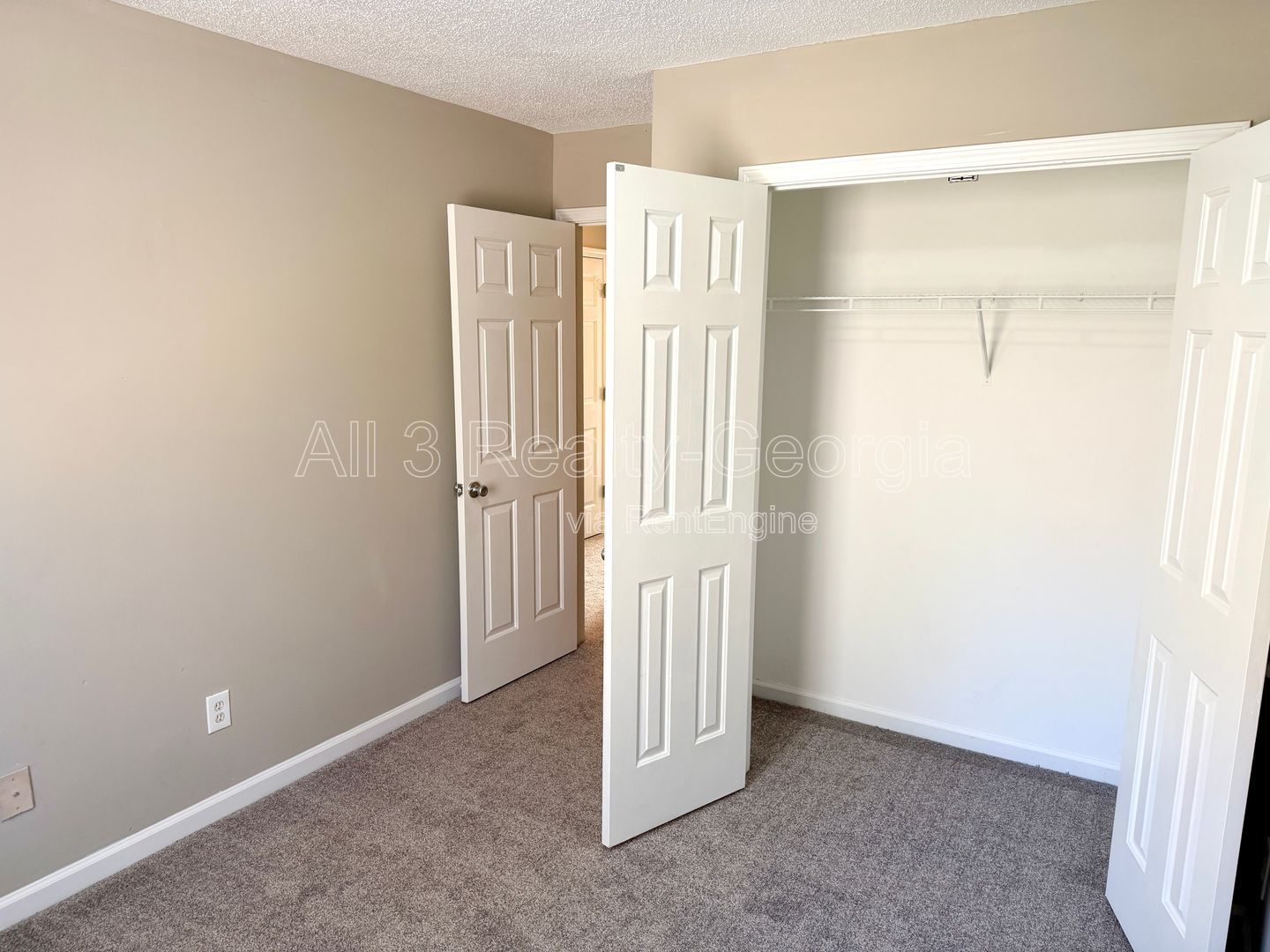 Welcome to this stunning 3-bedroom, 2.5-bathroom home located in the vibrant Union City, GA. property image