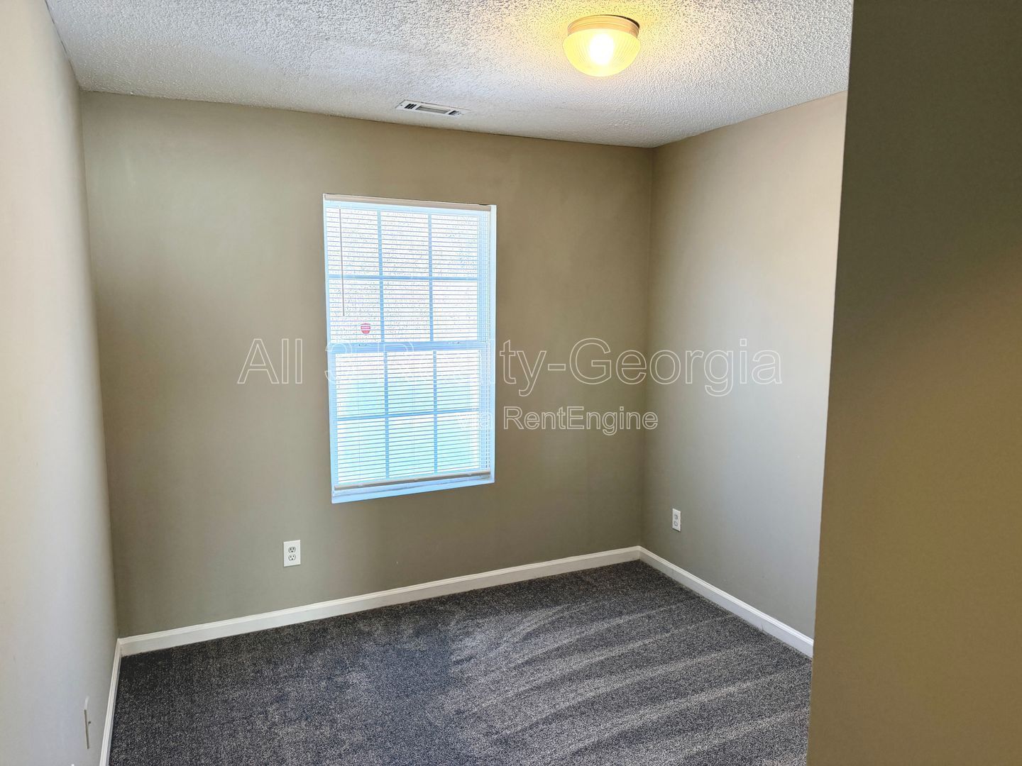 Welcome to this stunning 3-bedroom, 2.5-bathroom home located in the vibrant Union City, GA. property image