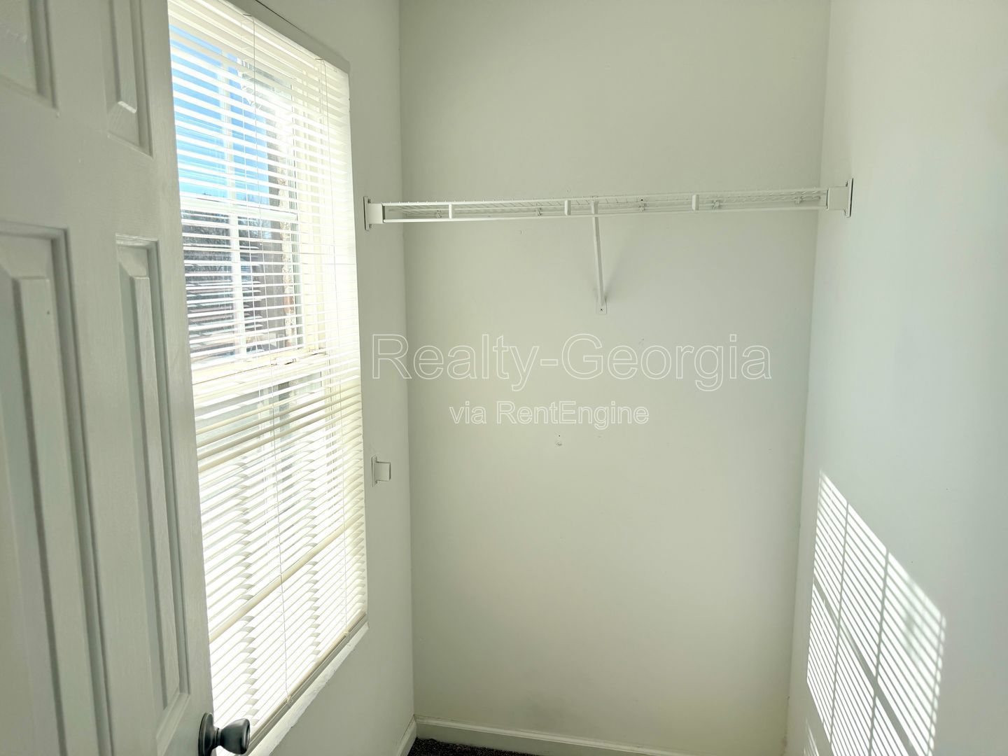 Welcome to this stunning 3-bedroom, 2.5-bathroom home located in the vibrant Union City, GA. property image