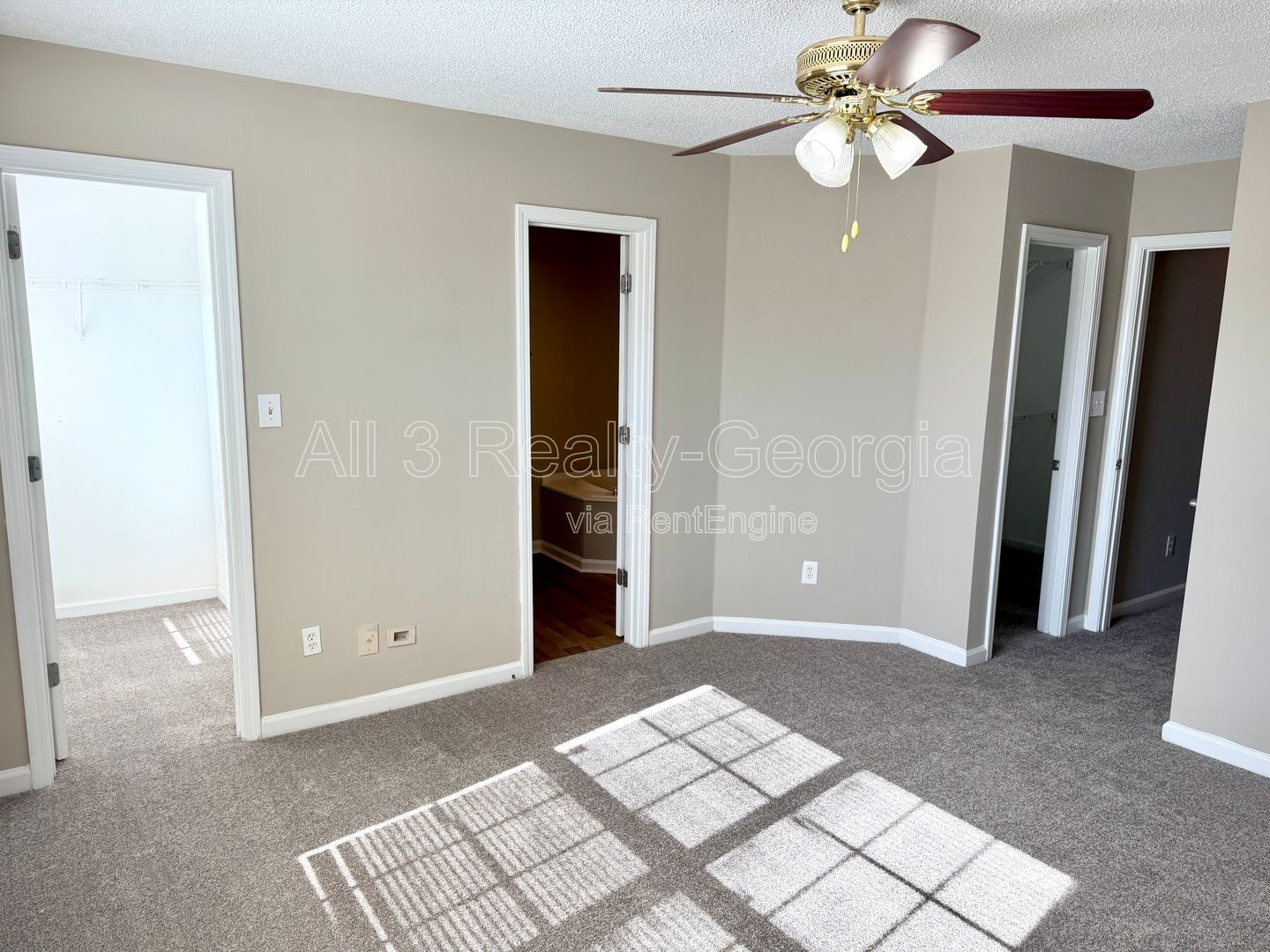 Welcome to this stunning 3-bedroom, 2.5-bathroom home located in the vibrant Union City, GA. property image