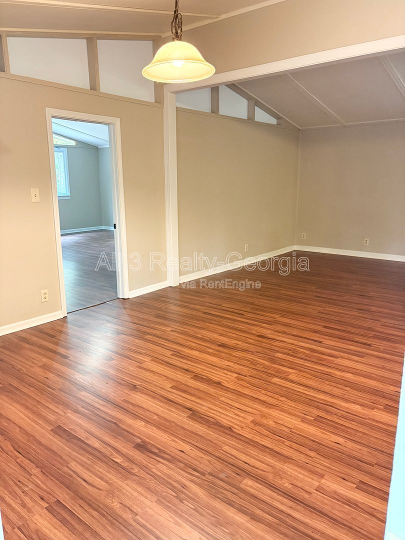 Special offer, Half off rent first month!!! Welcome to 435 Sherwood – A Rare Find in the Whitewater District! property image