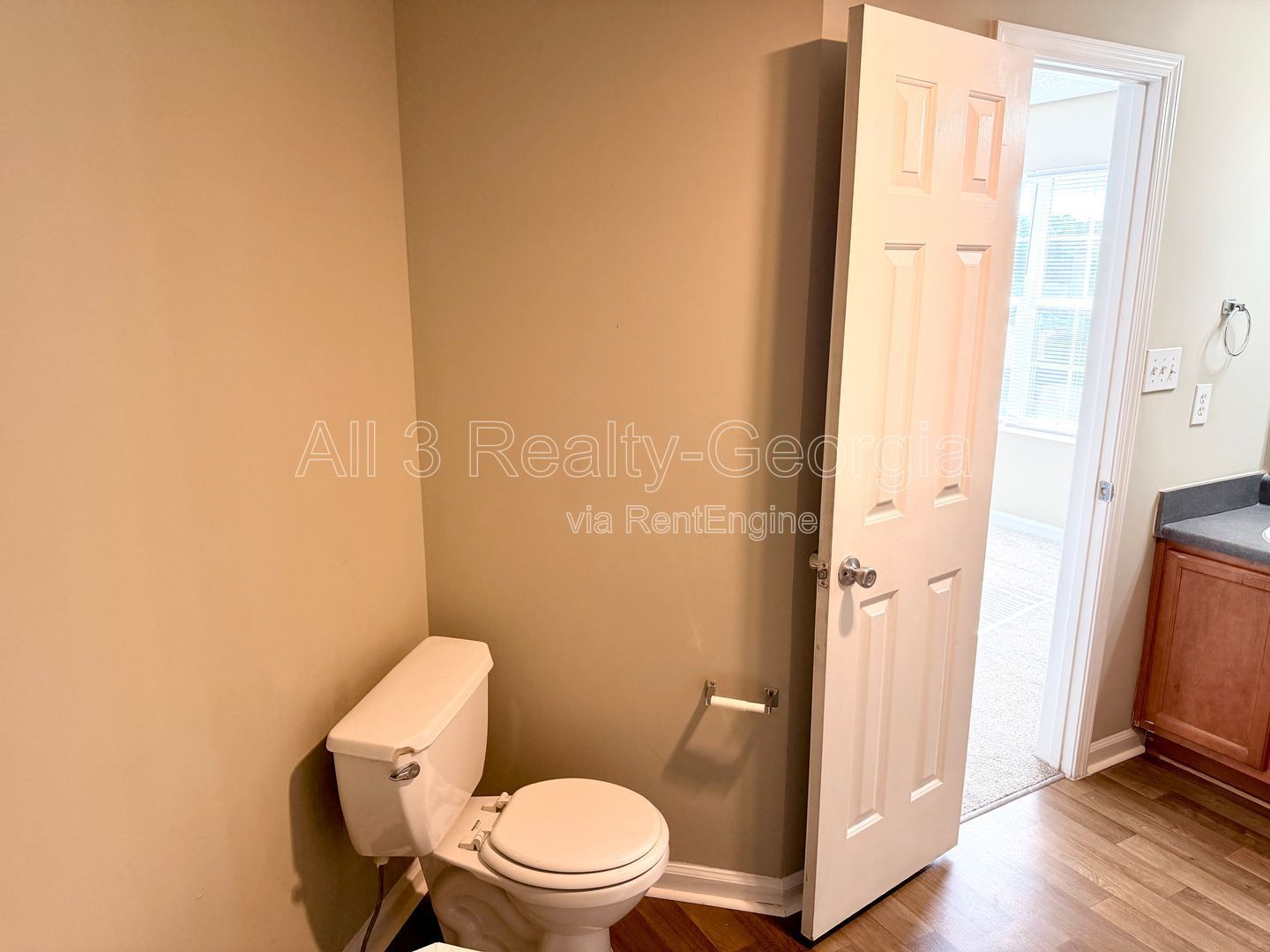 Welcome to this stunning 3-bedroom, 2.5-bathroom home located in the vibrant Union City, GA. property image