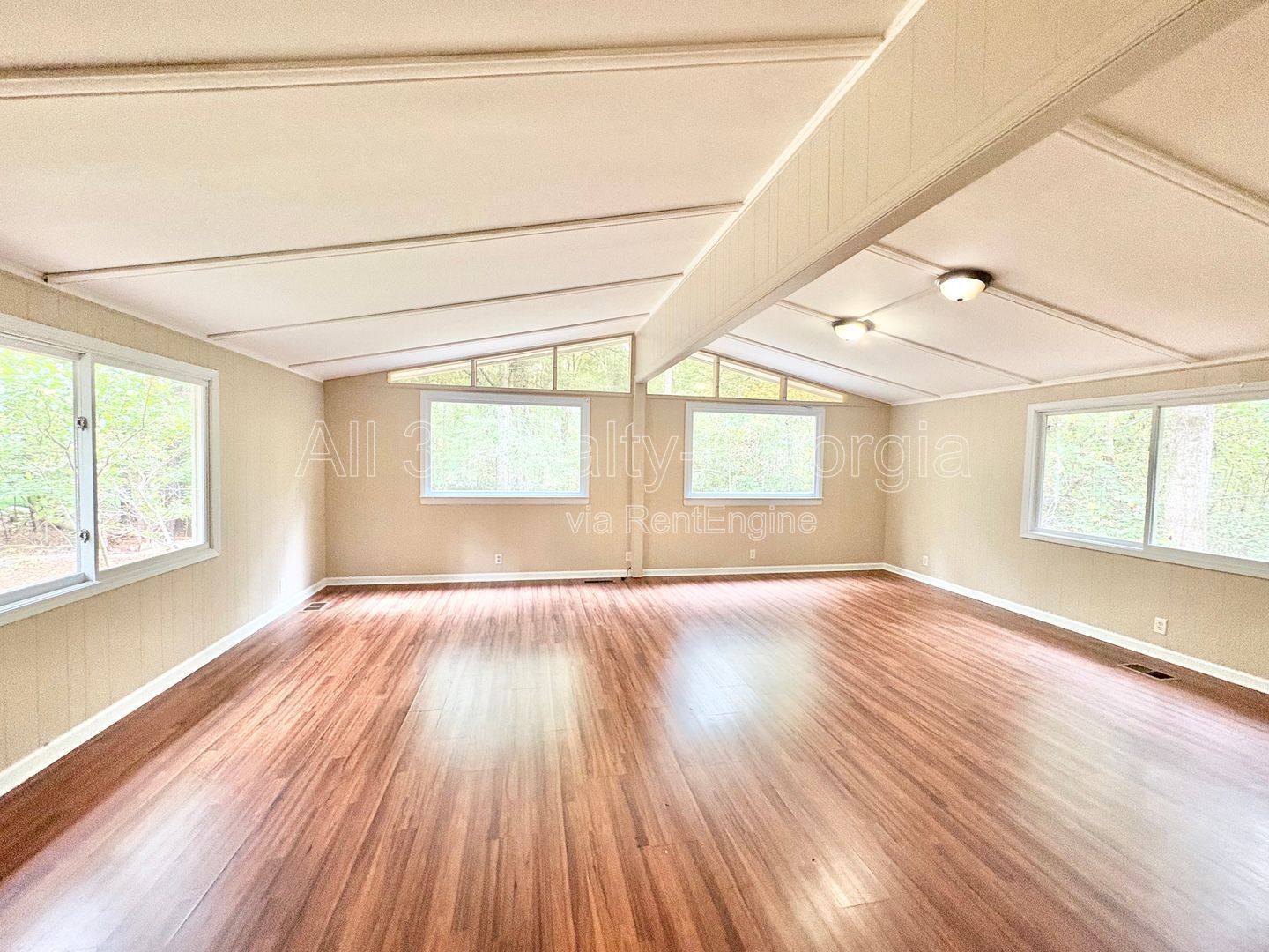 Special offer, Half off rent first month!!! Welcome to 435 Sherwood – A Rare Find in the Whitewater District! property image