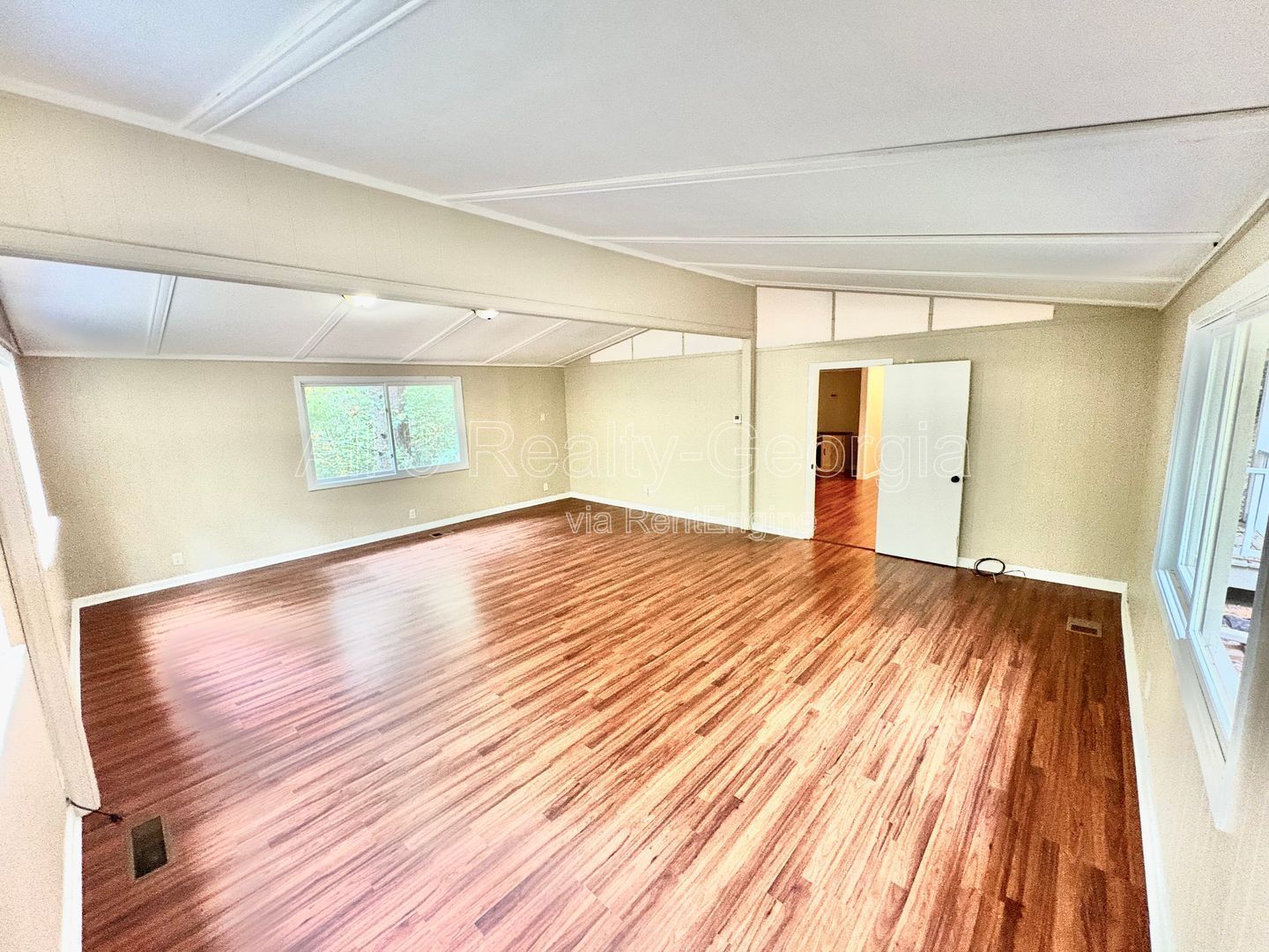 Special offer, Half off rent first month!!! Welcome to 435 Sherwood – A Rare Find in the Whitewater District! property image