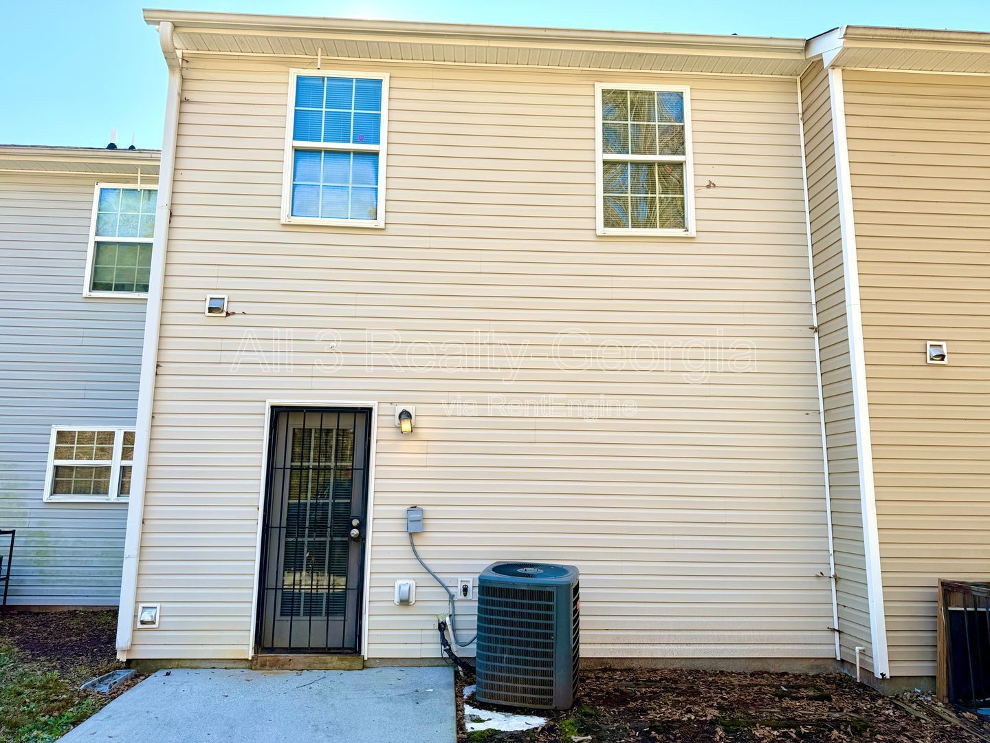 Welcome to this stunning 3-bedroom, 2.5-bathroom home located in the vibrant Union City, GA. property image