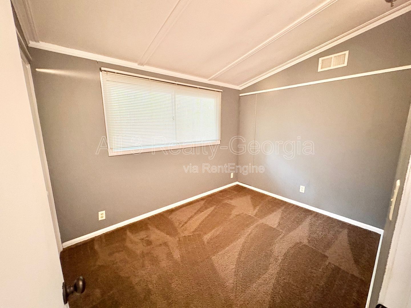 Special offer, Half off rent first month!!! Welcome to 435 Sherwood – A Rare Find in the Whitewater District! property image