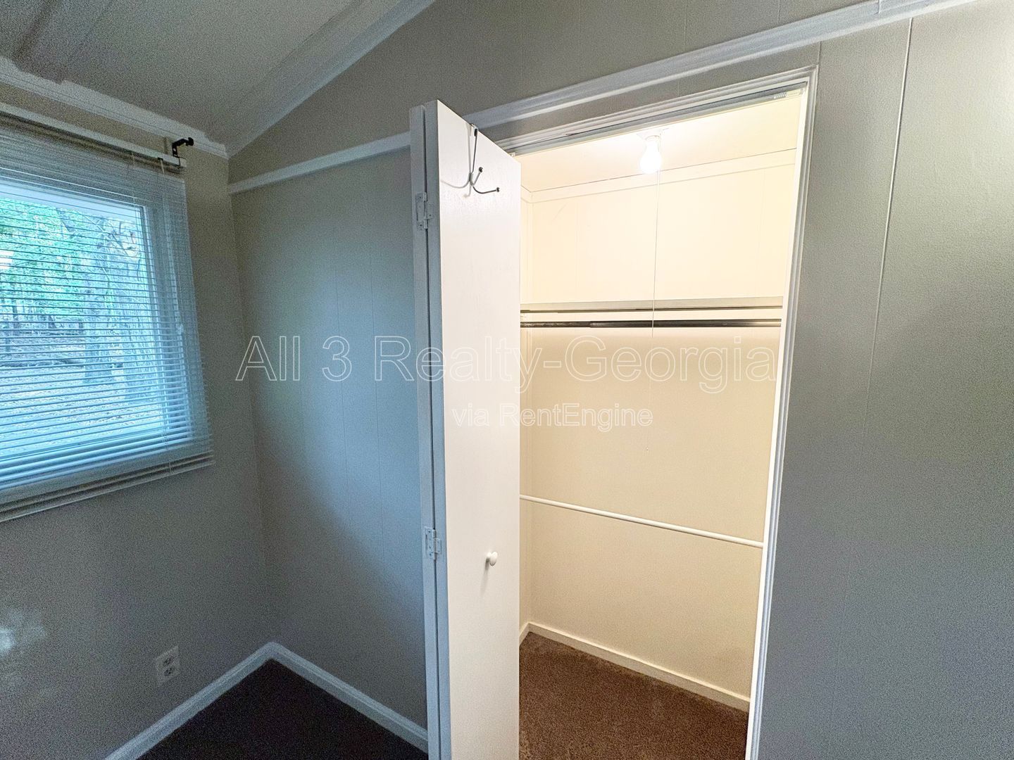 Special offer, Half off rent first month!!! Welcome to 435 Sherwood – A Rare Find in the Whitewater District! property image